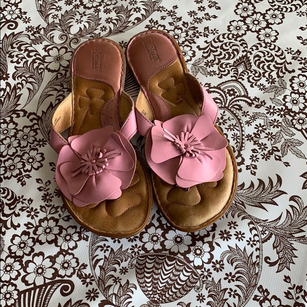 Born leather sandal w/flower